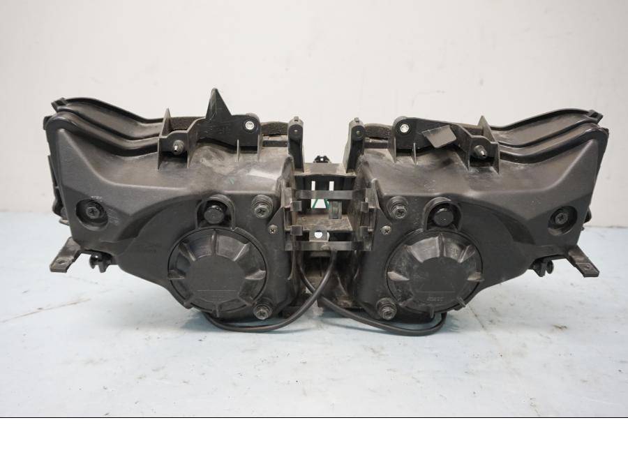 Baksidan på Strålkastare från en Honda CBR 1000 RR -2009 motorcykel.