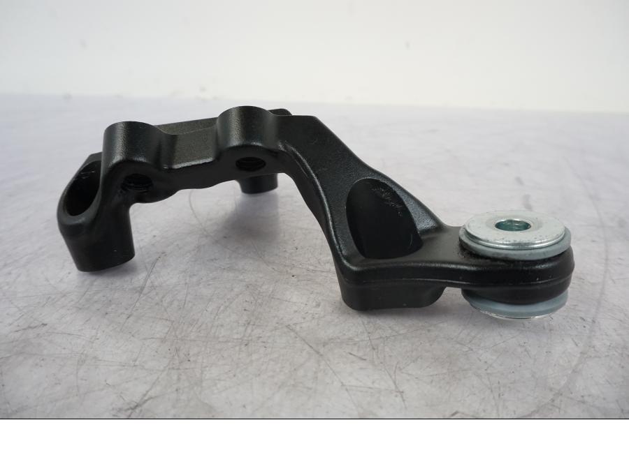 Höger sida på Sidostödsfäste från en KTM 1290 Super Duke R -2023 motorcykel.