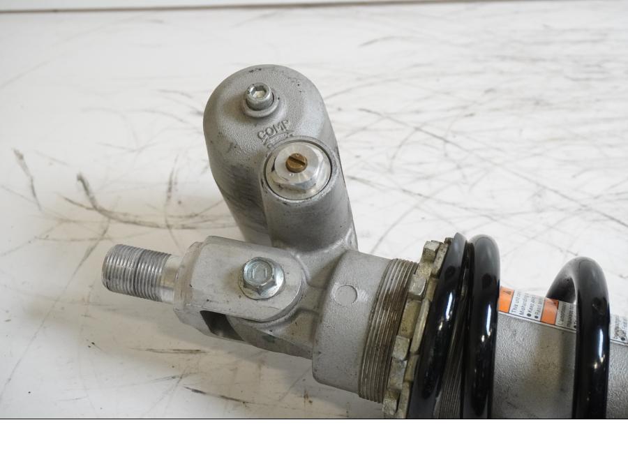 Vänster sida på Stötdämpare från en Suzuki GSX-R 750 -2000 motorcykel.