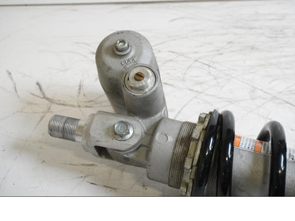 Vänster sida på Stötdämpare från en Suzuki GSX-R 750 -2000 motorcykel.