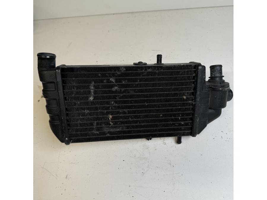 Framsidan på Vattenkyl från en BMW K 1200 LT -2004 motorcykel.