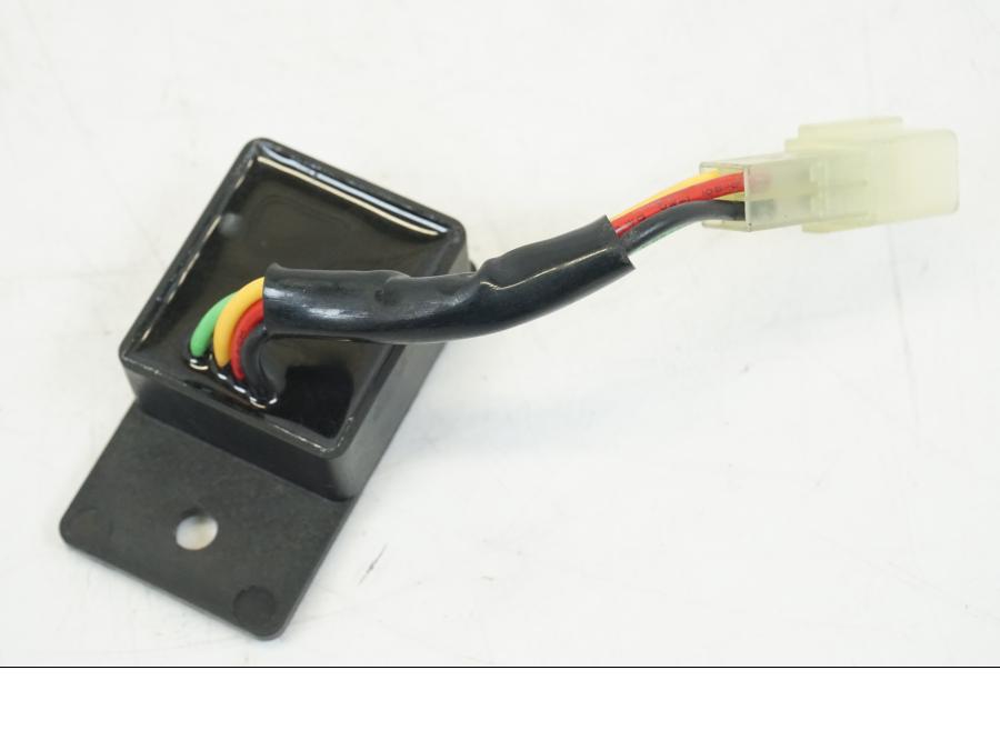 Baksidan på Blinkersrelä från en Honda CB 600 F -2008 motorcykel.