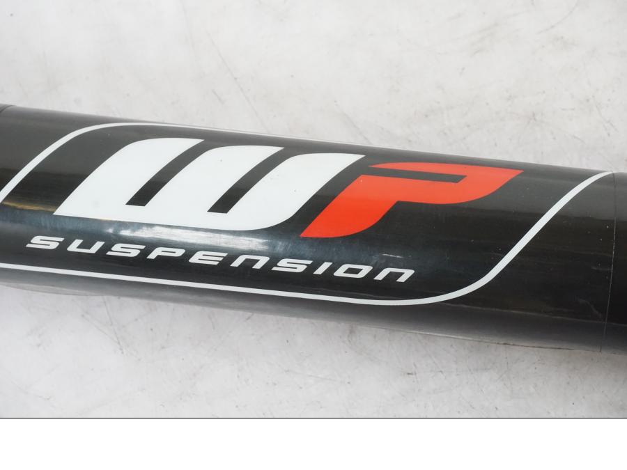 Snett uppifrån på Gaffelben från en KTM 690 Duke -2015 motorcykel.