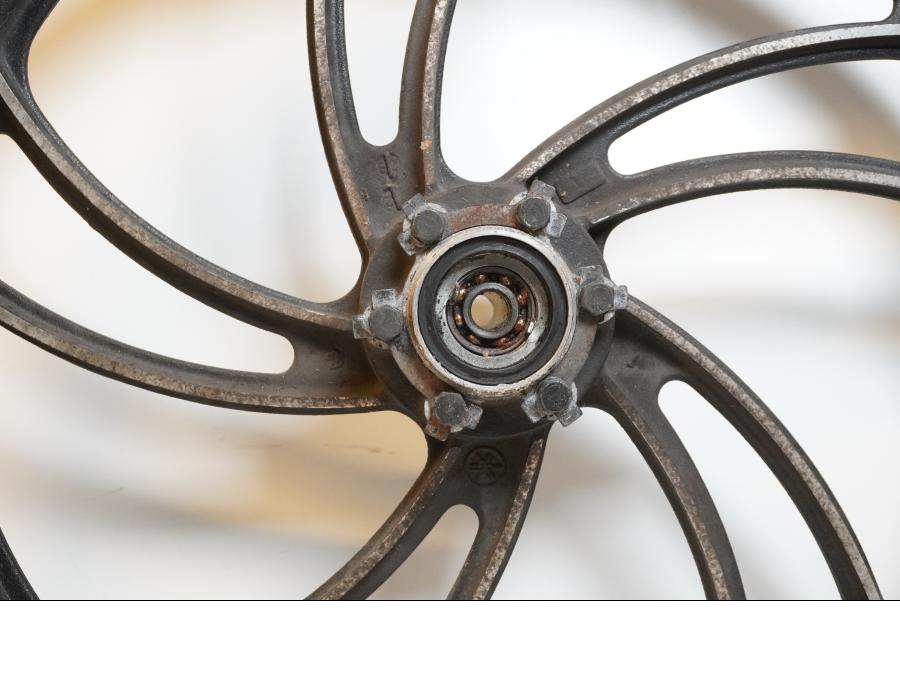 Extrabild2 på Fälg från en Yamaha XV 400 -1983 motorcykel.