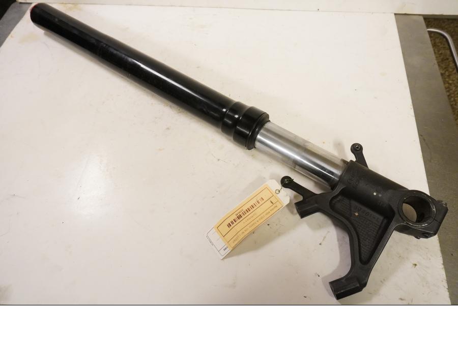 Framsidan på Gaffelben från en Aprilia RSV 1000 R Tuono -2006 motorcykel.