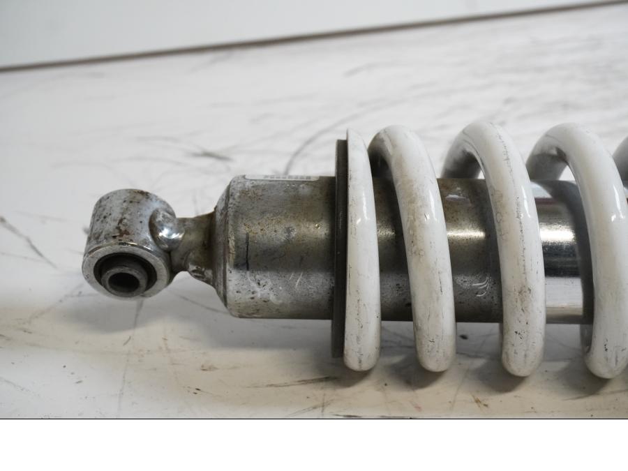 Baksidan på Stötdämpare från en BMW K 1200 RS -1998 motorcykel.