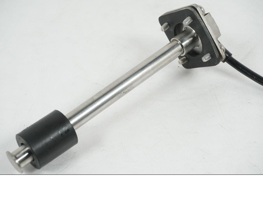 Höger sida på Bensintankgivare från en AJP PR7 -2021 motorcykel.