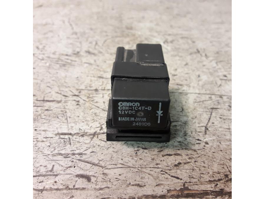 Framsidan på Relä från en Yamaha FZ-S 600 -2000 motorcykel.