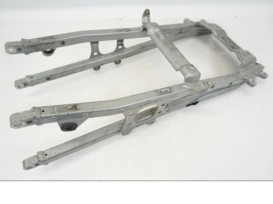 Framsidan på Bakram från en Triumph TT 600 -2002 motorcykel.