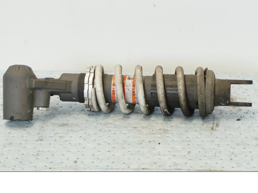 Baksidan på Stötdämpare från en Suzuki GSX 1300 BK -2008 motorcykel.