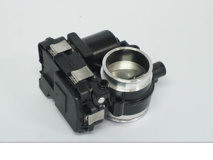 Snett nerifrån på Spjällhus från en BMW R 1250 GS -2022 motorcykel.