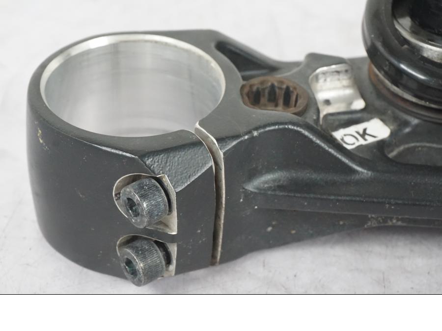 Höger sida på Gaffelkrona från en KTM 390 Duke -2018 motorcykel.