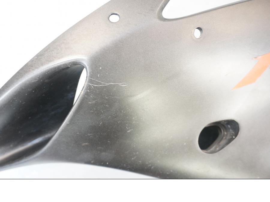 Vänster sida på Sidkåpa från en Yamaha YZF 1000 R1 -2006 motorcykel.