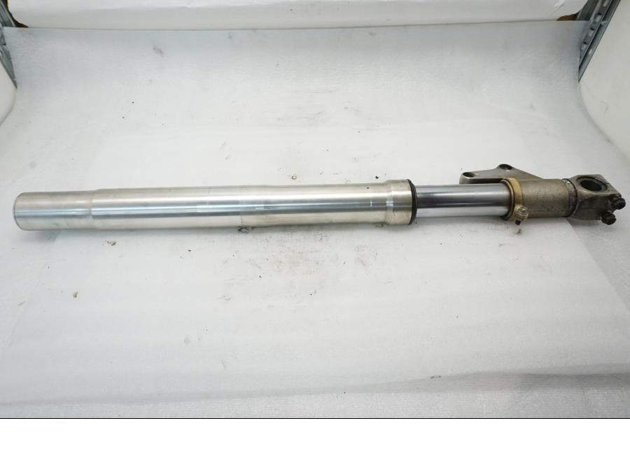 Framsidan på Gaffelben från en Ducati Monster 600 -2001 motorcykel.