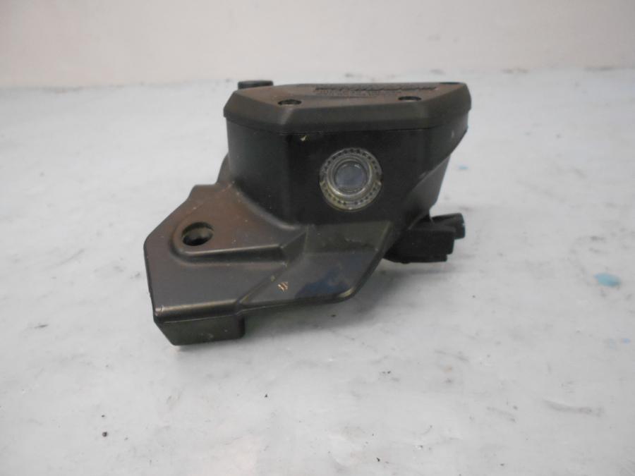 Framsidan på Bromshuvudcylinder från en BMW R 1200 GSA -2018 motorcykel.