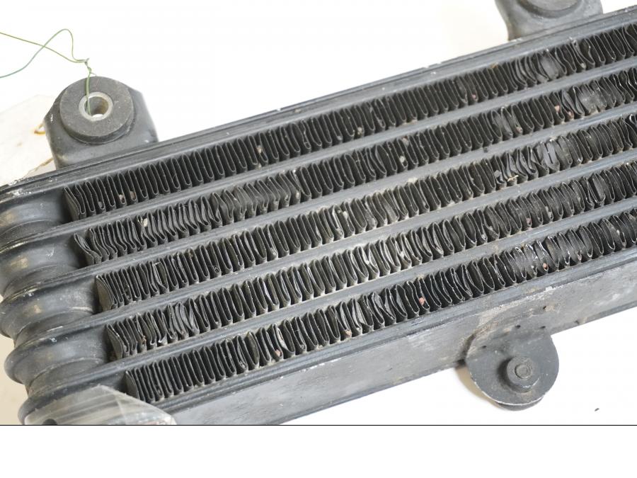 Baksidan på Oljekyl från en Suzuki TL 1000 S -1998 motorcykel.