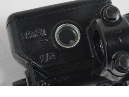 Baksidan på Bromshuvudcylinder från en Honda CB 650 F Hornet -2017 motorcykel.