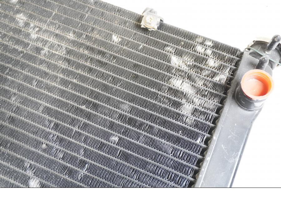 Baksidan på Vattenkyl från en Honda CBR 1100 XX -1997 motorcykel.