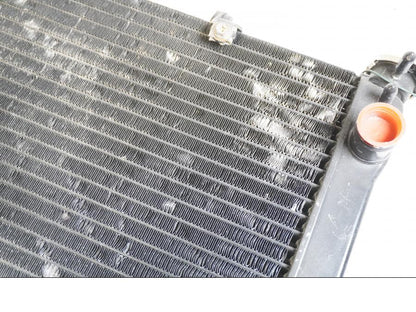 Baksidan på Vattenkyl från en Honda CBR 1100 XX -1997 motorcykel.