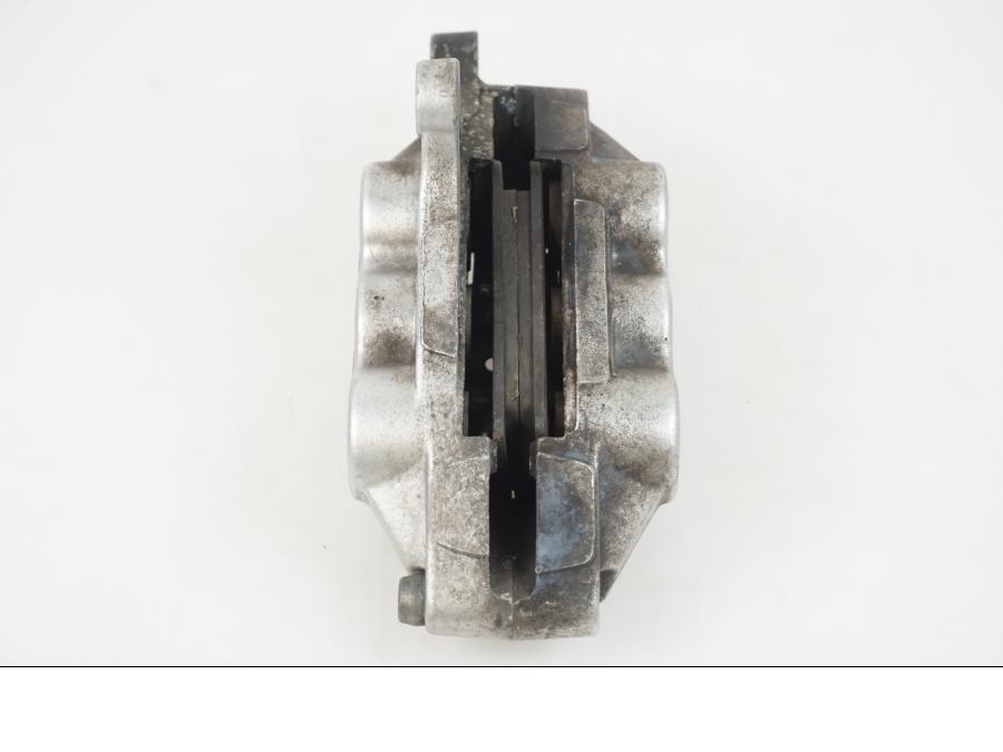 Vänster sida på Bromsok från en Suzuki VZ 1600 -2004 motorcykel.