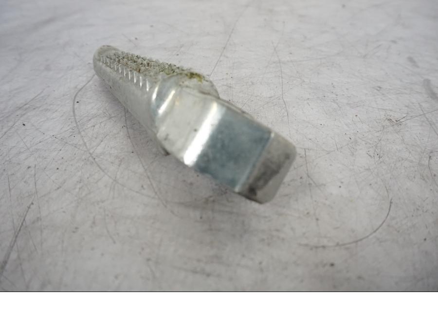 Snett nerifrån på Fotpinne från en Honda VTR 1000 F -1997 motorcykel.