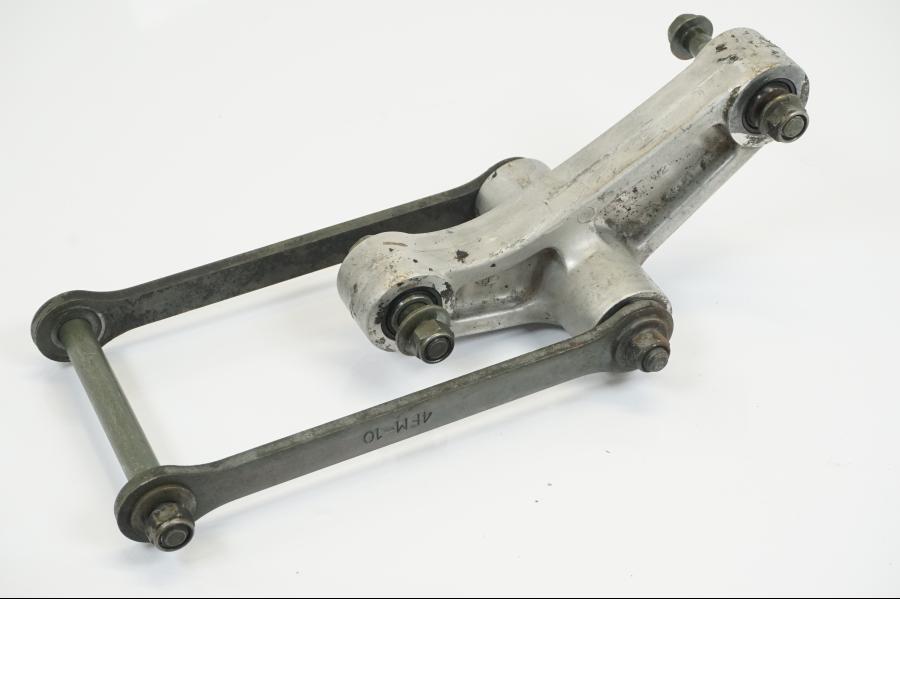 Baksidan på Stötdämparlänkage från en Yamaha TRX 850 -1997 motorcykel.