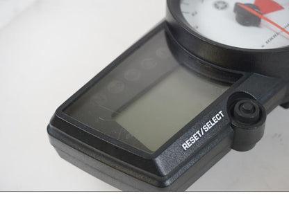 Baksidan på Instrumentpanel från en Yamaha YZF-R 125 -2008 motorcykel.