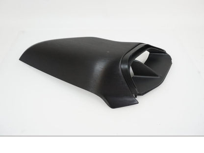 Vänster sida på Vattenkylkåpa från en Ducati Diavel V4 -2023 motorcykel.