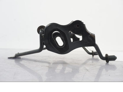 Vänster sida på Strålkastarfäste från en Suzuki GSF 1250 -2010 motorcykel.