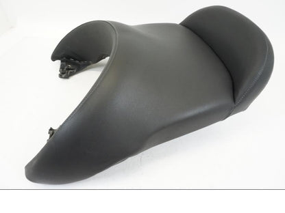 Snett nerifrån på Sadel från en BMW K 1200 LT -2004 motorcykel.