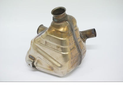 Höger sida på Mellanburk från en Ducati Desert X -2022 motorcykel.