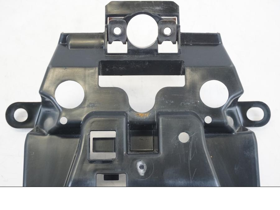 Snett nerifrån på Undertail från en Yamaha MT-09 -2021 motorcykel.