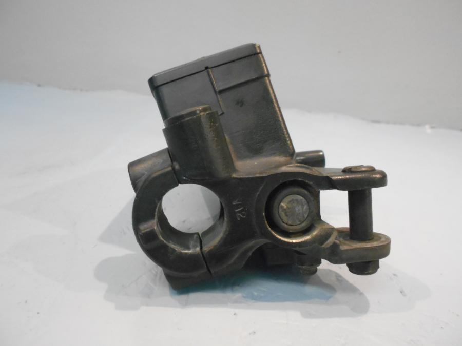 Baksidan på Bromshuvudcylinder från en Yamaha FZS 1000 -2002 motorcykel.