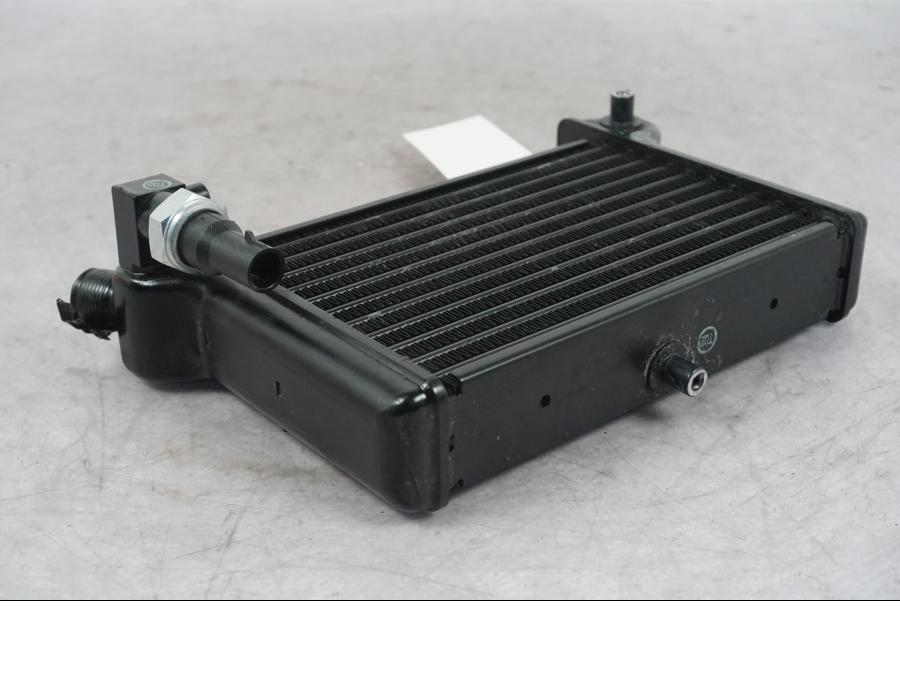 Baksidan på Oljekyl från en Ducati Multistrada V4 -2024 motorcykel.