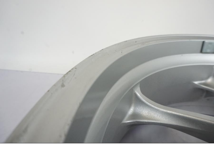 Höger sida på Hjulpaket från en Honda VFR 1200 -2010 motorcykel.