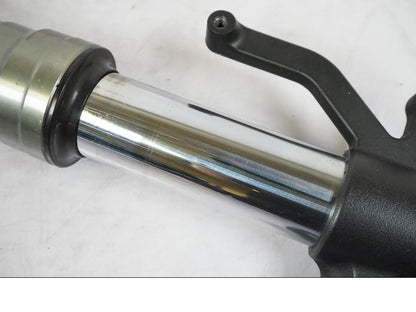 Snett uppifrån på Gaffelben från en Kawasaki ZX-6R -2011 motorcykel.