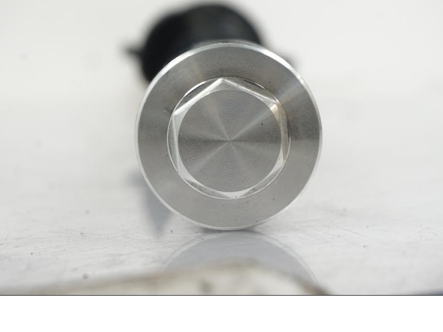 Snett nerifrån på Gaffelben från en Yamaha MT-07 -2019 motorcykel.