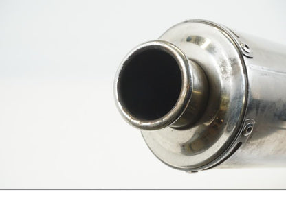 Snett uppifrån på Ljuddämpare från en Yamaha TDM 900 -2004 motorcykel.