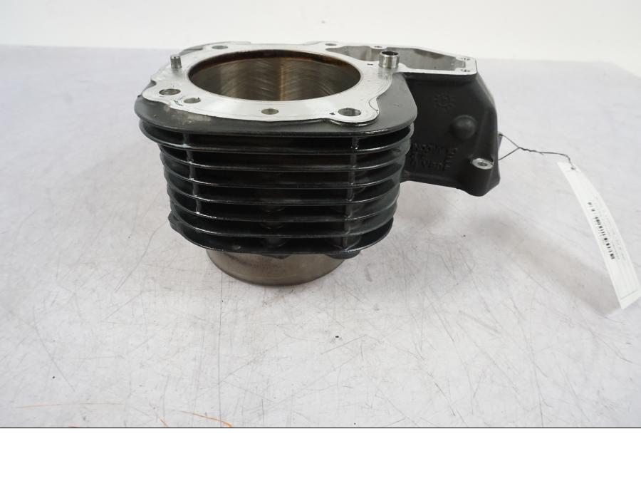 Baksidan på Cylinder från en BMW R 1200 GS -2010 motorcykel.