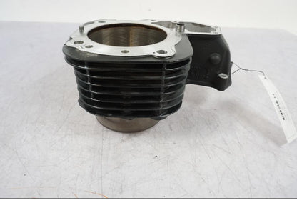 Baksidan på Cylinder från en BMW R 1200 GS -2010 motorcykel.