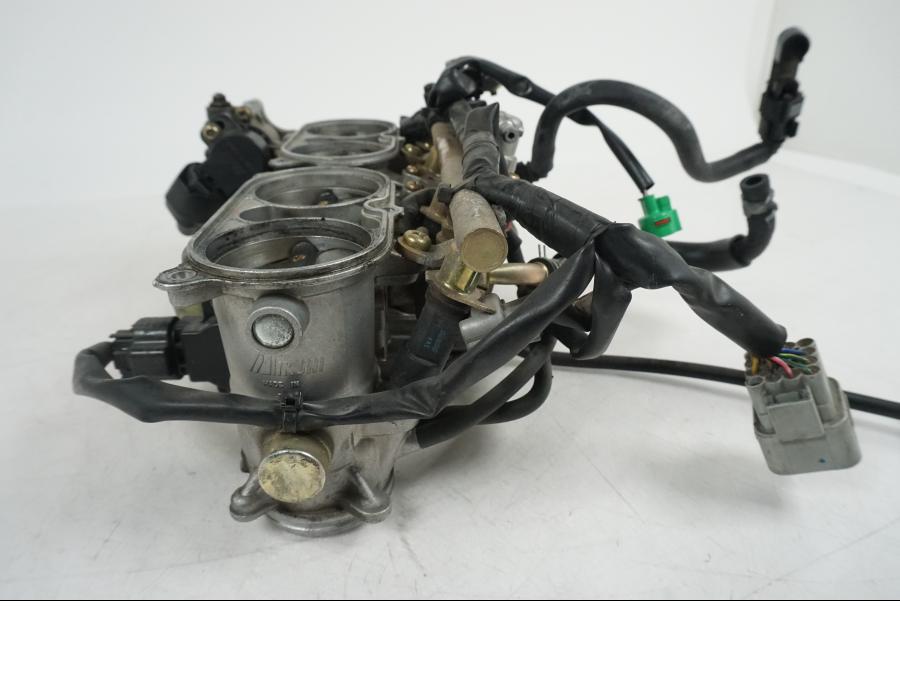 Vänster sida på Spjällhus från en Yamaha YZF 1000 R1 -2004 motorcykel.