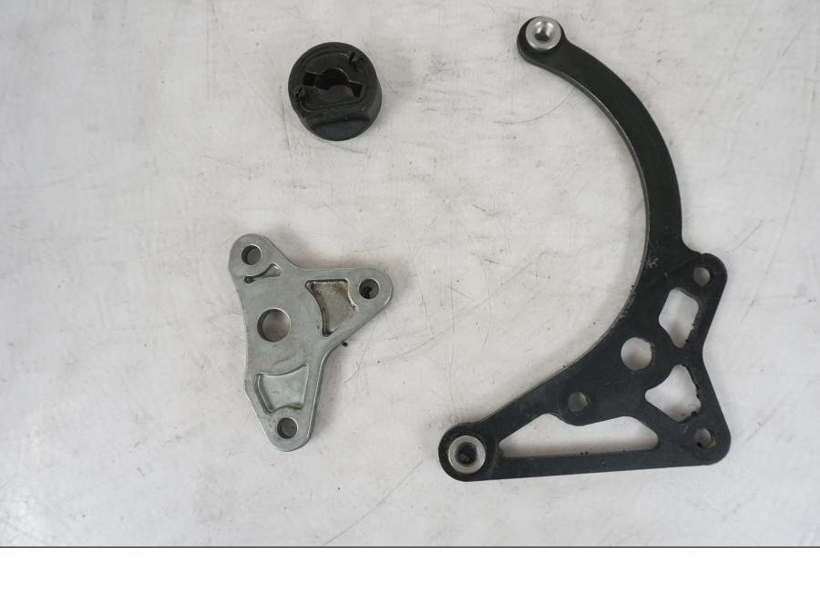 Framsidan på Kedjeskydd från en KTM 1290 Super Duke R -2021 motorcykel.