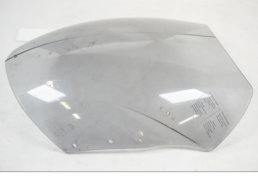 Snett uppifrån på Vindruta från en BMW F 650 CS -2002 motorcykel.