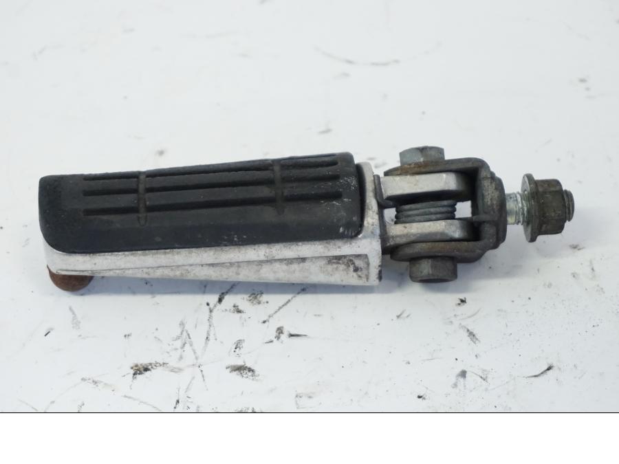 Framsidan på Fotpinne från en Yamaha YZF 1000 R -1997 motorcykel.