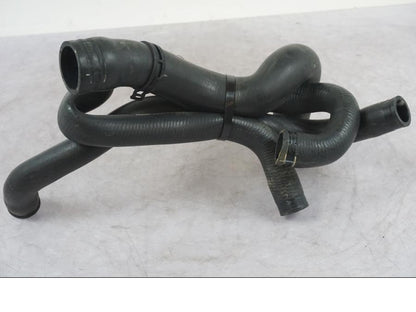 Vänster sida på Vattenkyl Slang Set från en KTM 1290 Super Duke R -2022 motorcykel.