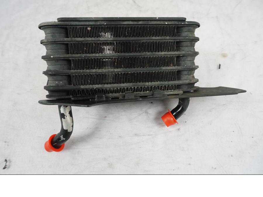 Höger sida på Oljekyl från en BMW R 850 R -2004 motorcykel.