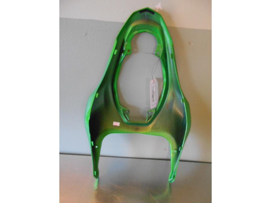 Vänster sida på Bakvinge från en Kawasaki Z 900 -2017 motorcykel.