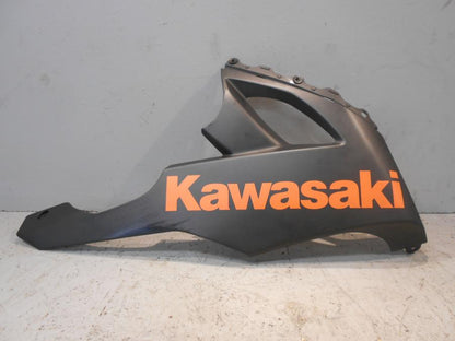 Framsidan på Magkåpa från en Kawasaki ZX-10R -2008 motorcykel.