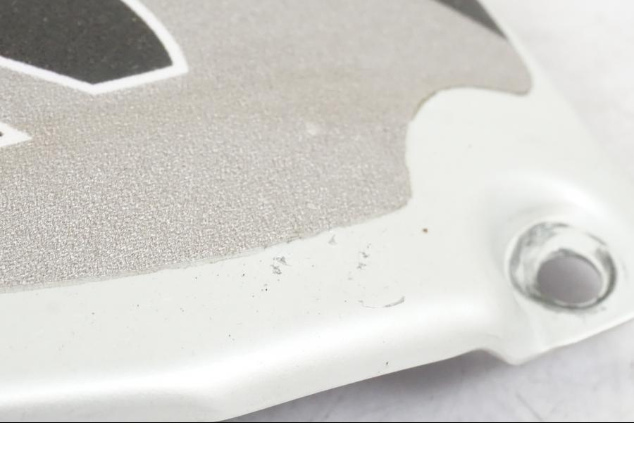 Höger sida på Tankkåpa från en BMW R 1200 GSA -2012 motorcykel.