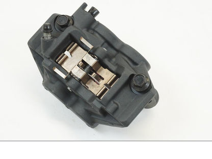 Vänster sida på Bromsok från en Yamaha MT-10 -2018 motorcykel.